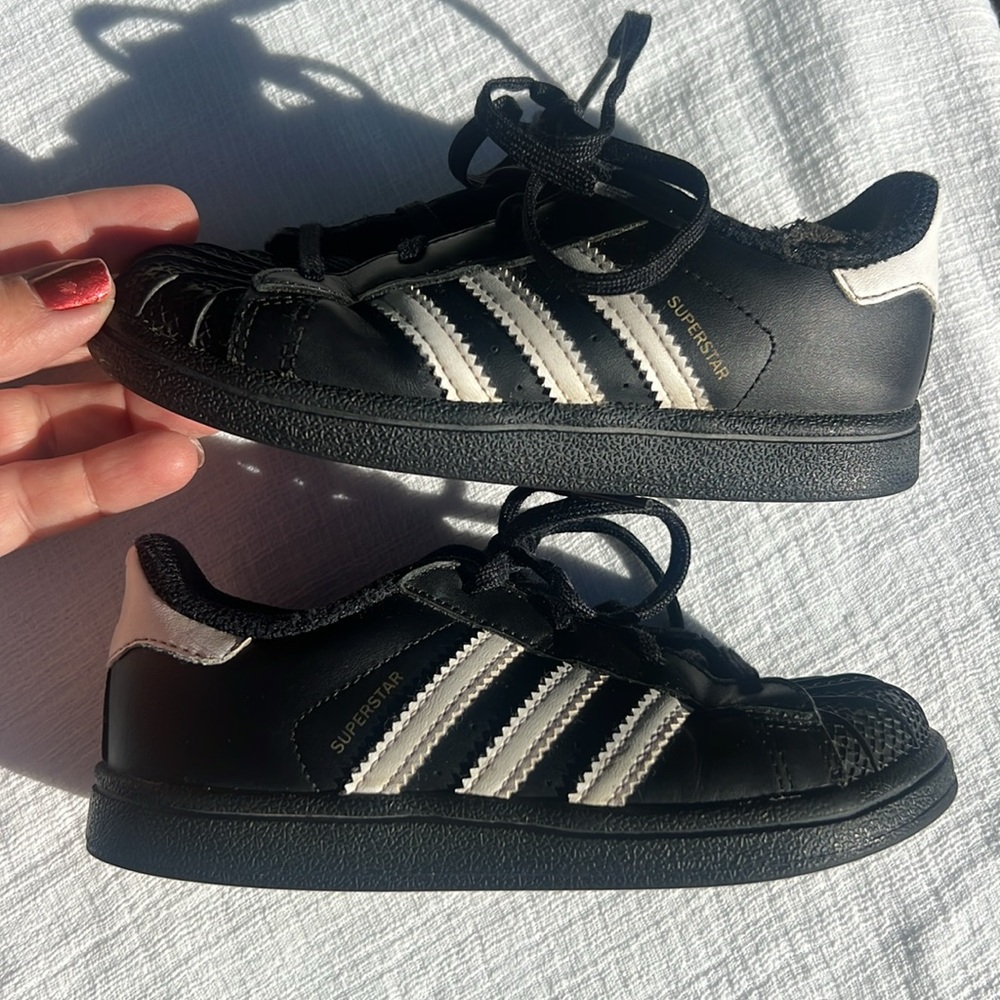 Adidas Kid's Black and White Trainers. Size 10 - Picture 7 of 15